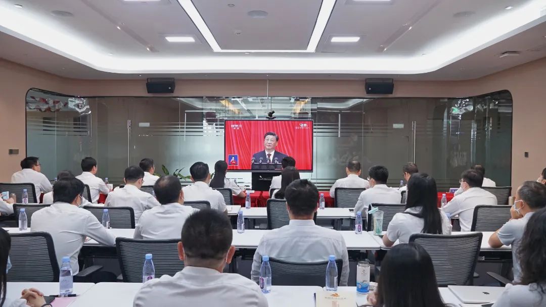 乐鱼电竞广西集团党员职工认真收看党的二十大开幕会
