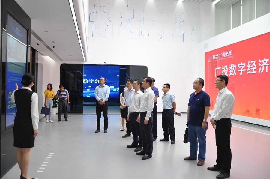 南宁市良庆区党委书记施杰一行到乐鱼电竞广西集团走访调研